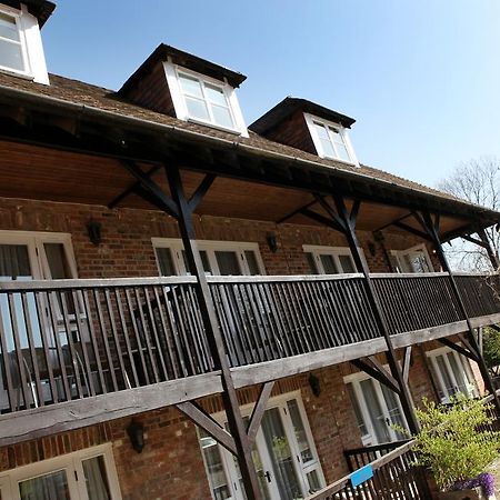 Newbury Manor Guest House Exterior photo