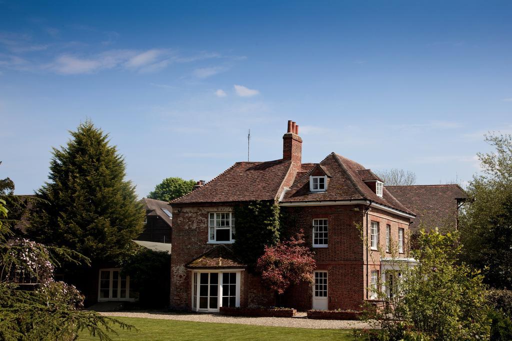 Newbury Manor Guest House Exterior photo