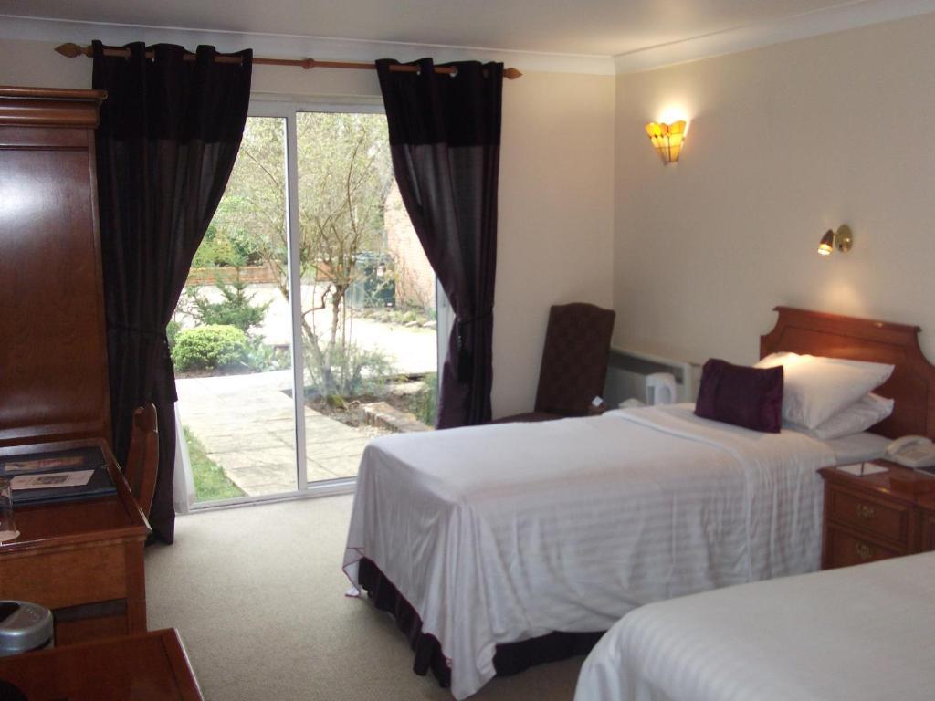 Newbury Manor Guest House Room photo